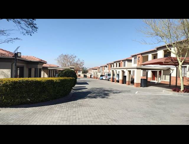 2 BEDROOM TOWNHOUSE FOR SALE IN NOORDWYK